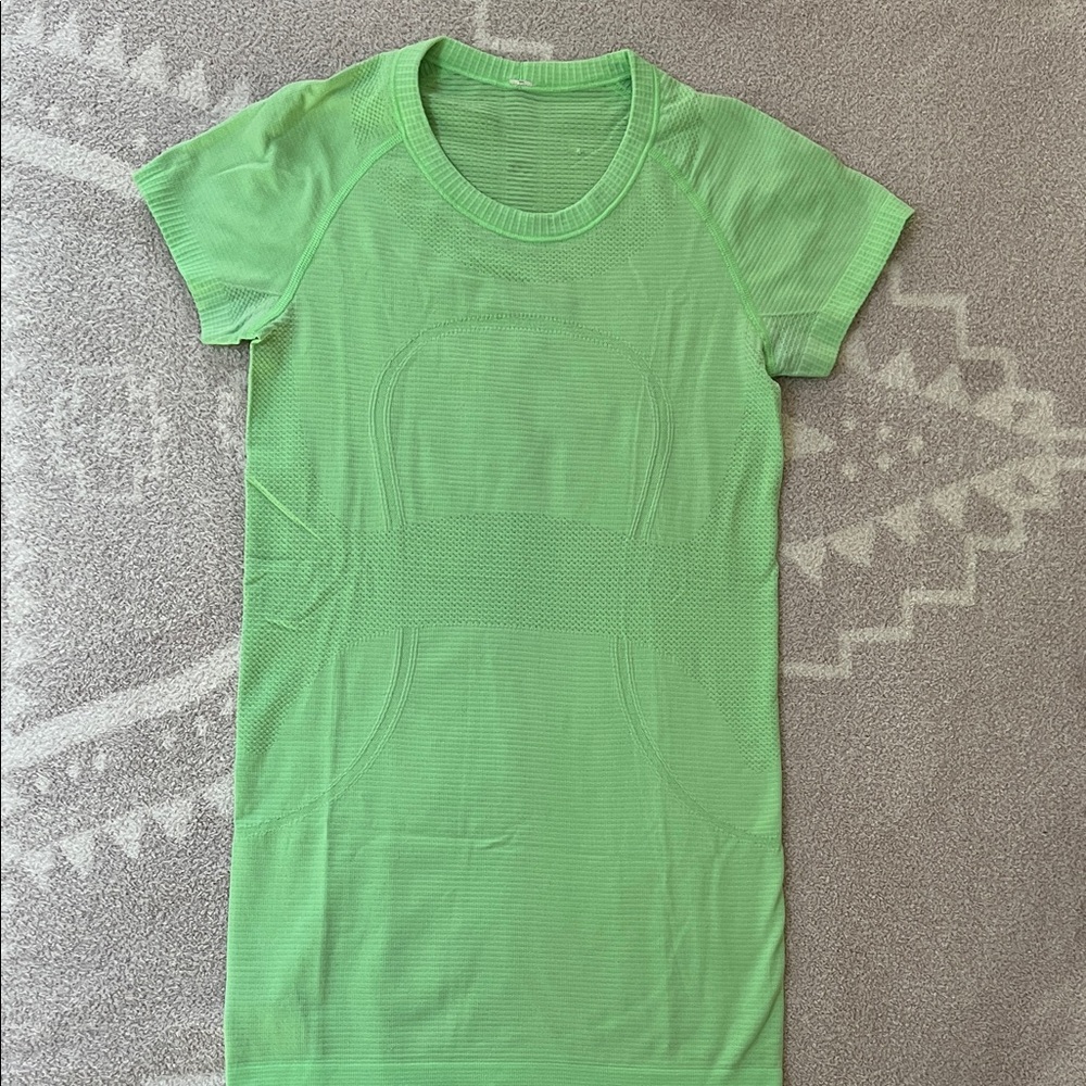 lululemon athletica Green Short Sleeve Tee